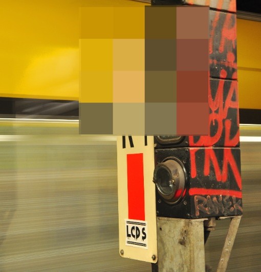 BERLIN-PIXEL-SHUTTER-CLOTHING